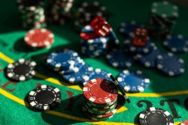 juniortogel mobile app showing Uber Cup match schedule and live casino tables side by side